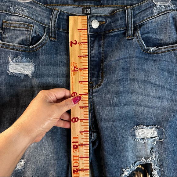 Judy Blue Leopard Patch distressedSkinny Jeans Distressed Mid Rise Denim Size 11 - Picture 10 of 11